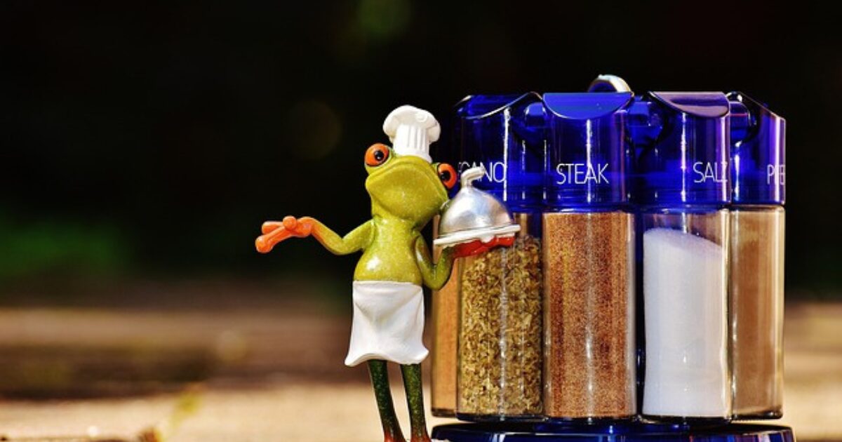 カエルが調理しているイメージ図