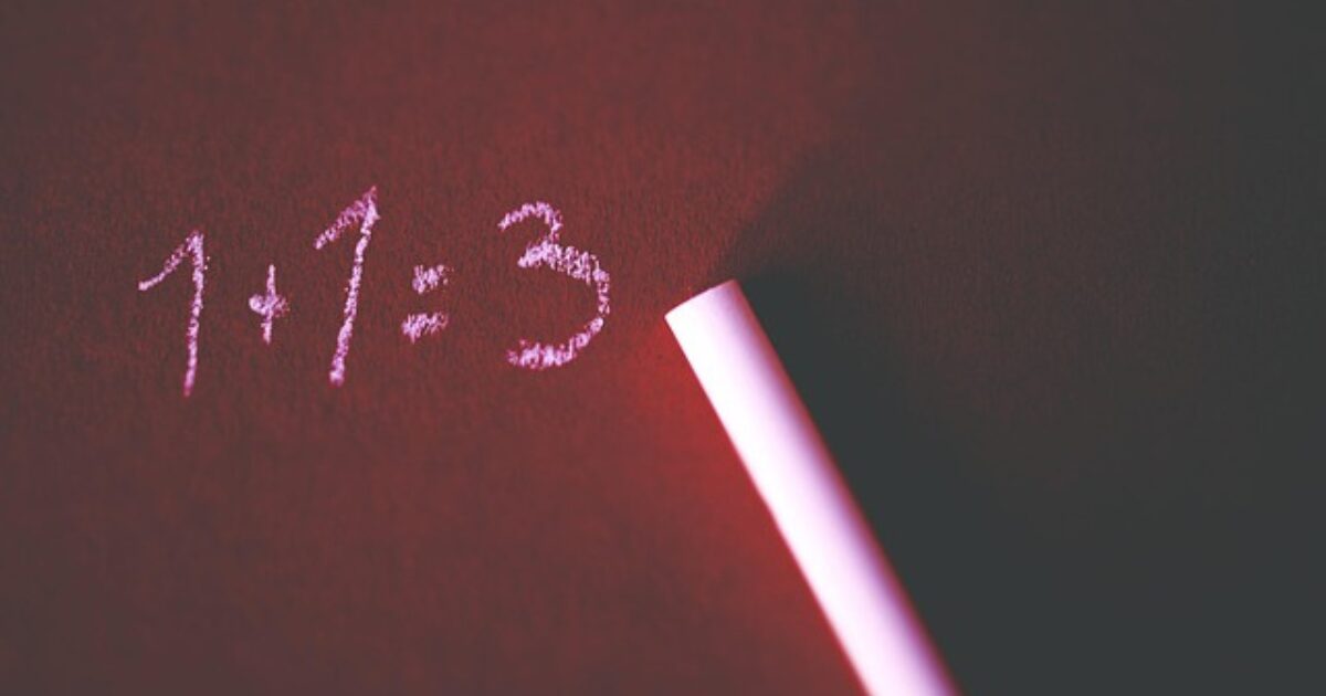 1＋１＝3の黒板にか書かれている数字